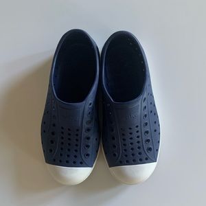 Natives!  💙 Great condition!  Size C 12